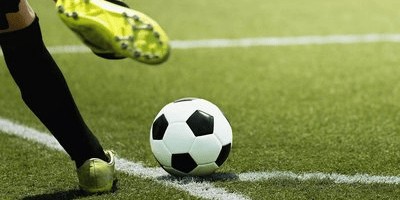 意甲国际米兰1-0小胜佛罗伦萨 劳塔罗点射致胜：蓝黑军团展现韧性，争冠之路再添关键三分