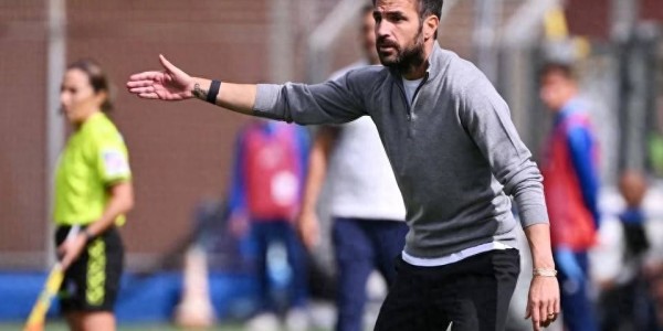 法布雷加斯点兵点将，科莫意甲引援狂潮，2000万锁定顶级中卫