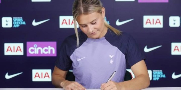 缘约克雷斯前女友现效力热刺女足，两人青梅竹马两度同队效力